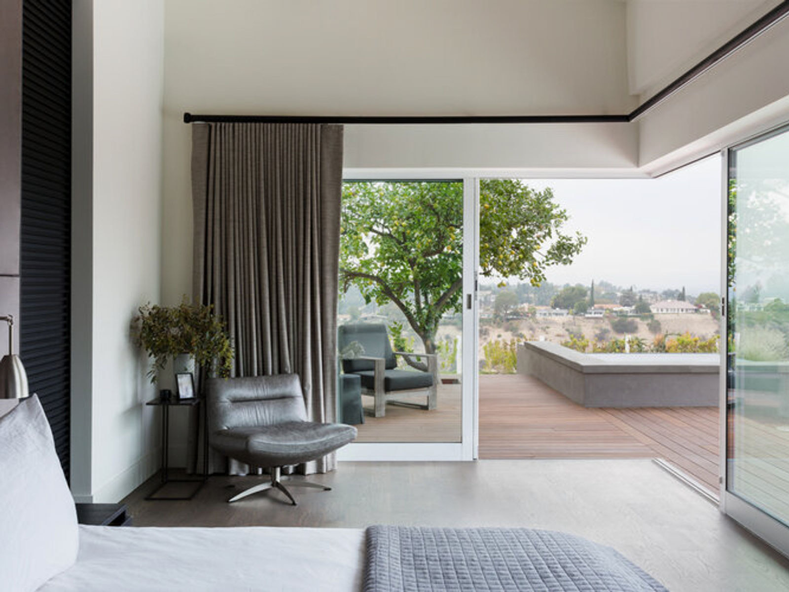 Bel Air Crest hilltop retreat by Farnsworth Builders