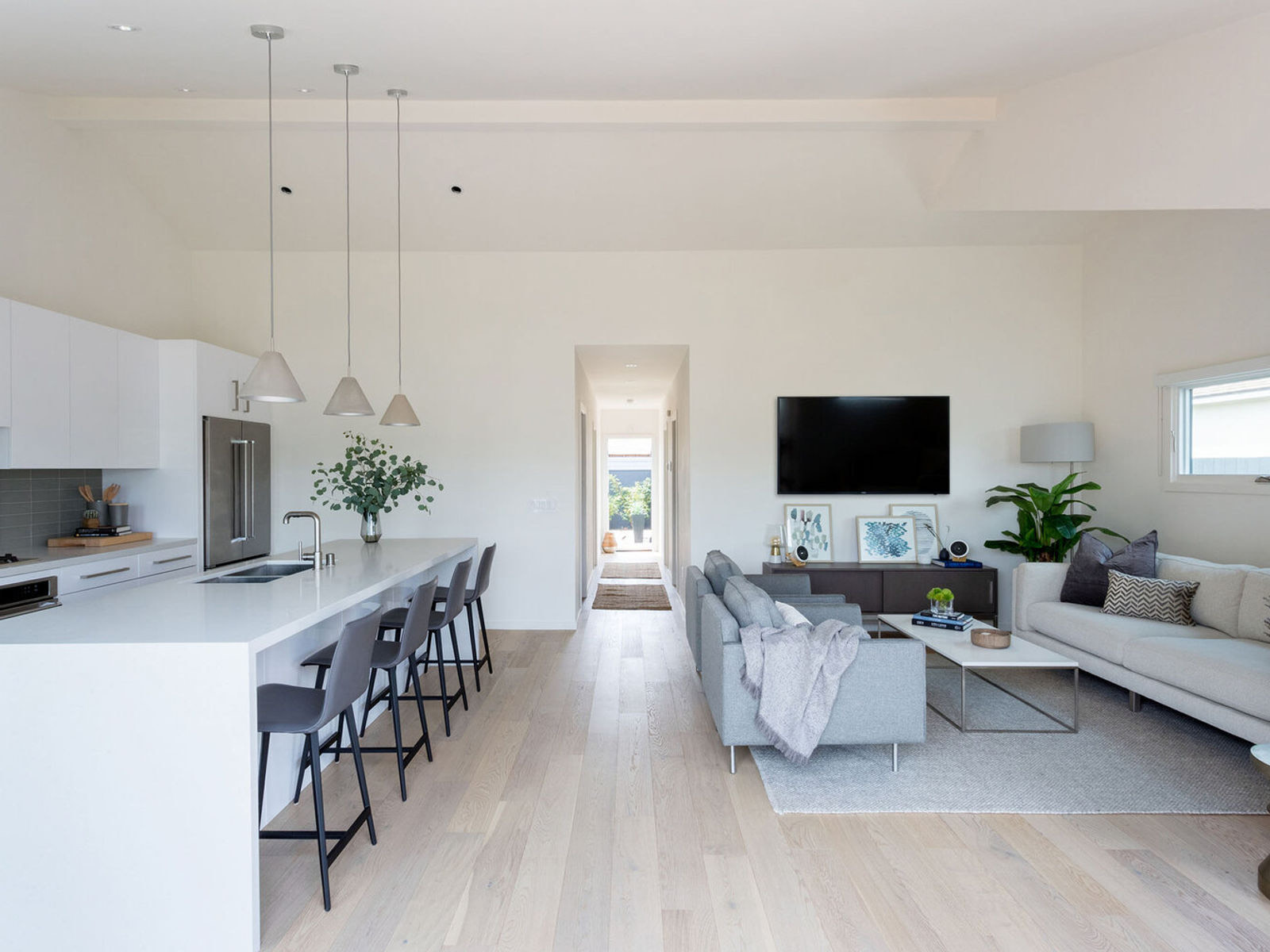 Del Rey modern minimalist by Farnsworth Builders