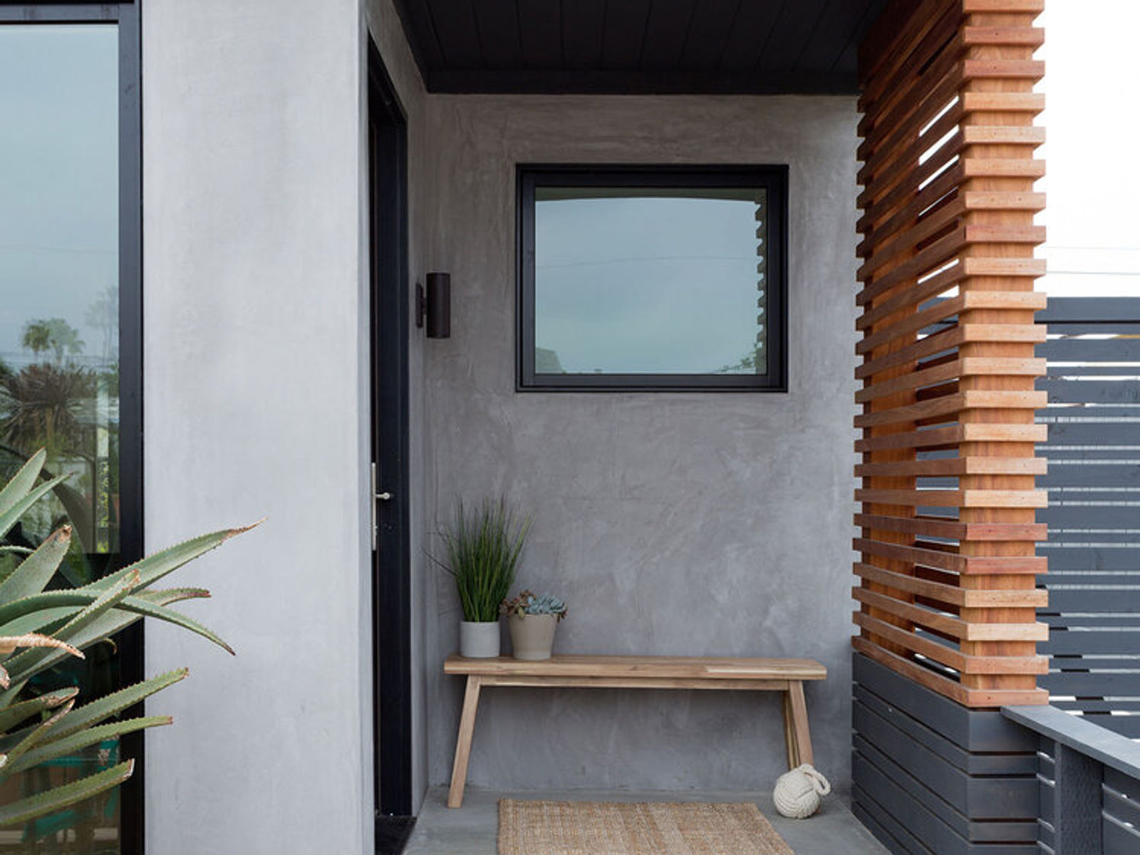 Del Rey modern minimalist by Farnsworth Builders
