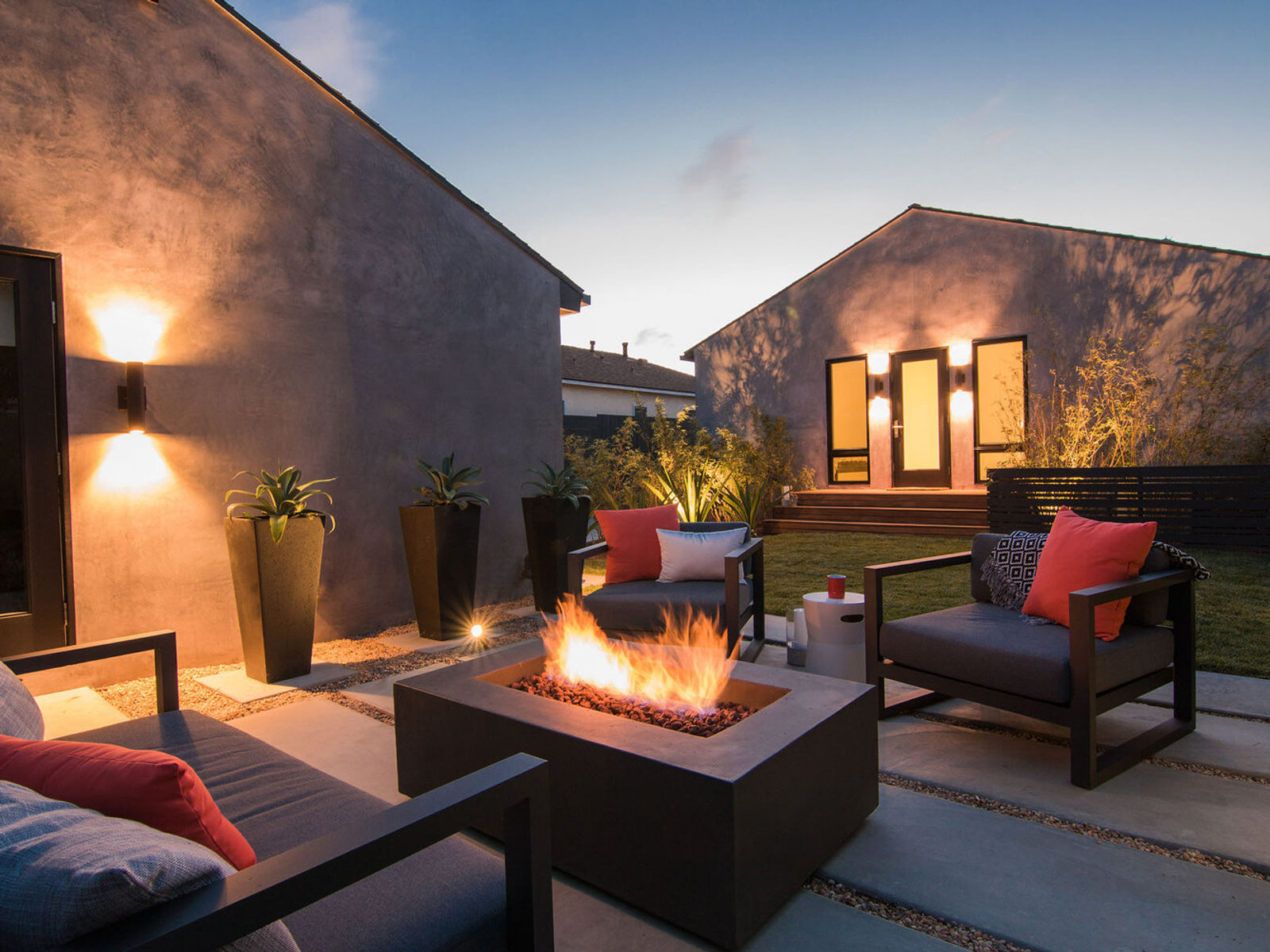 Del Rey modern minimalist by Farnsworth Builders