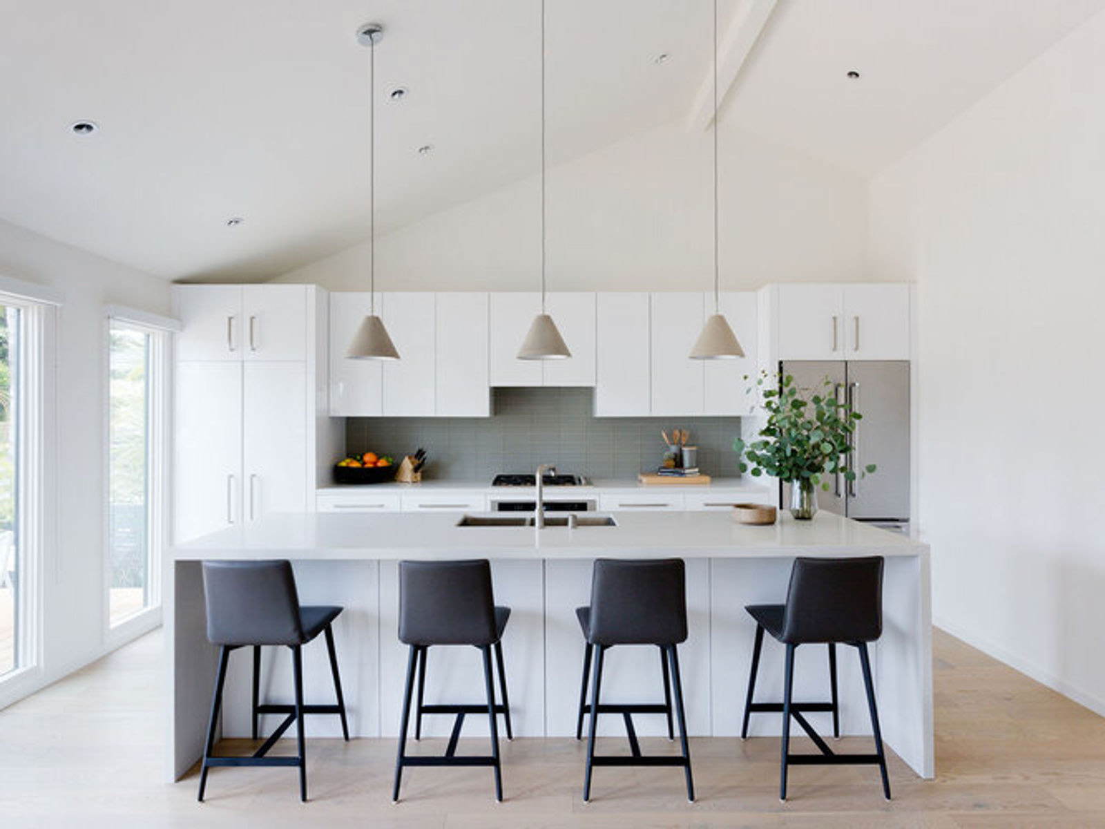 Del Rey modern minimalist by Farnsworth Builders
