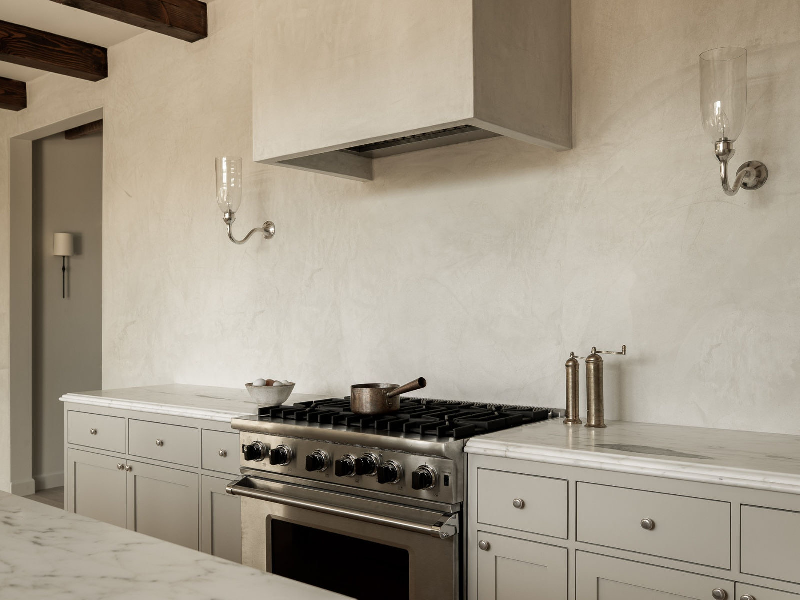 Los Angeles Custom Home by Farnsworth Builders