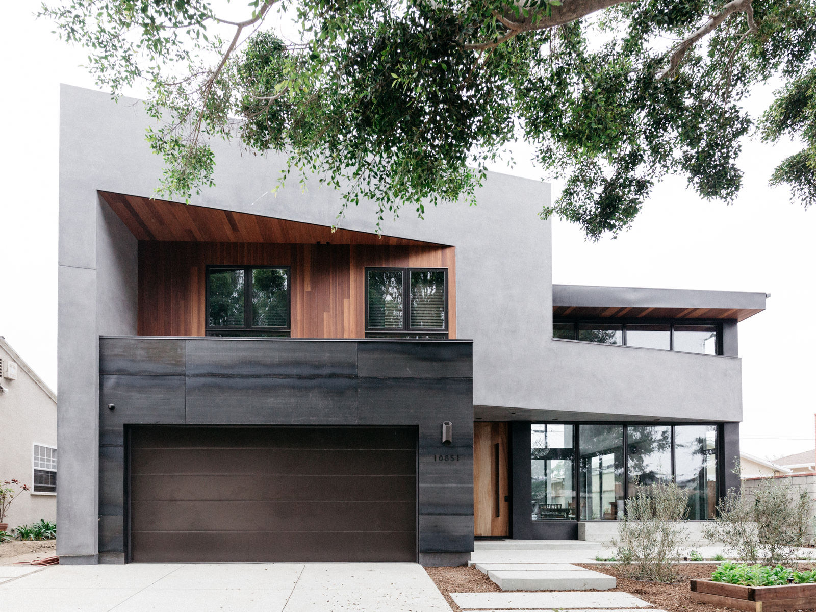 Pacific Palisades Home Builders — project by Farnsworth Builders
