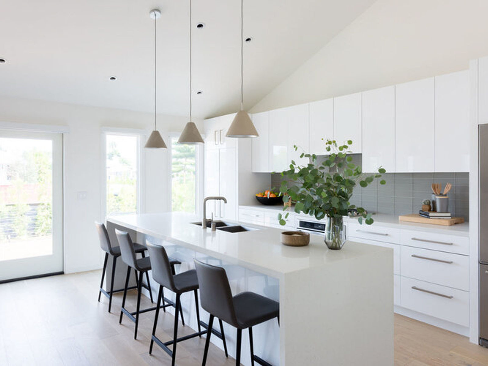 Pacific Palisades Home Builders — project by Farnsworth Builders