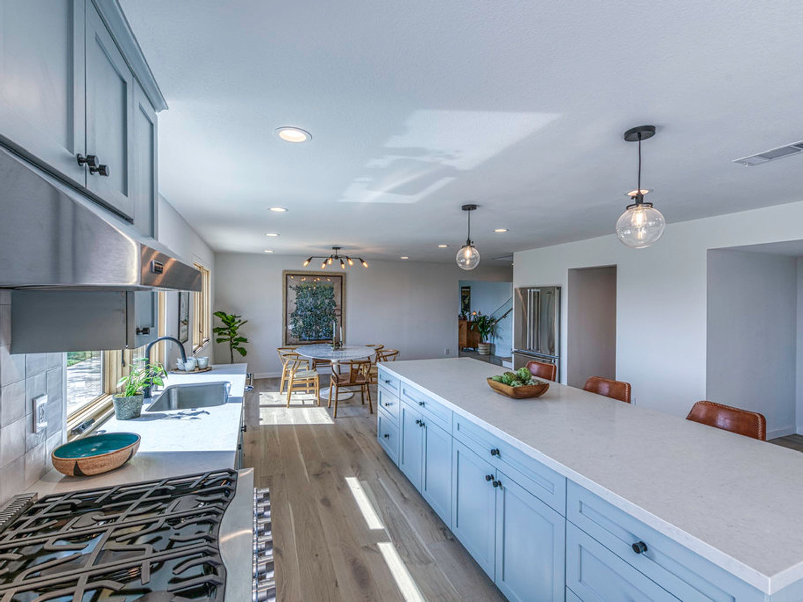 Woodland Hills / family home by Farnsworth Builders