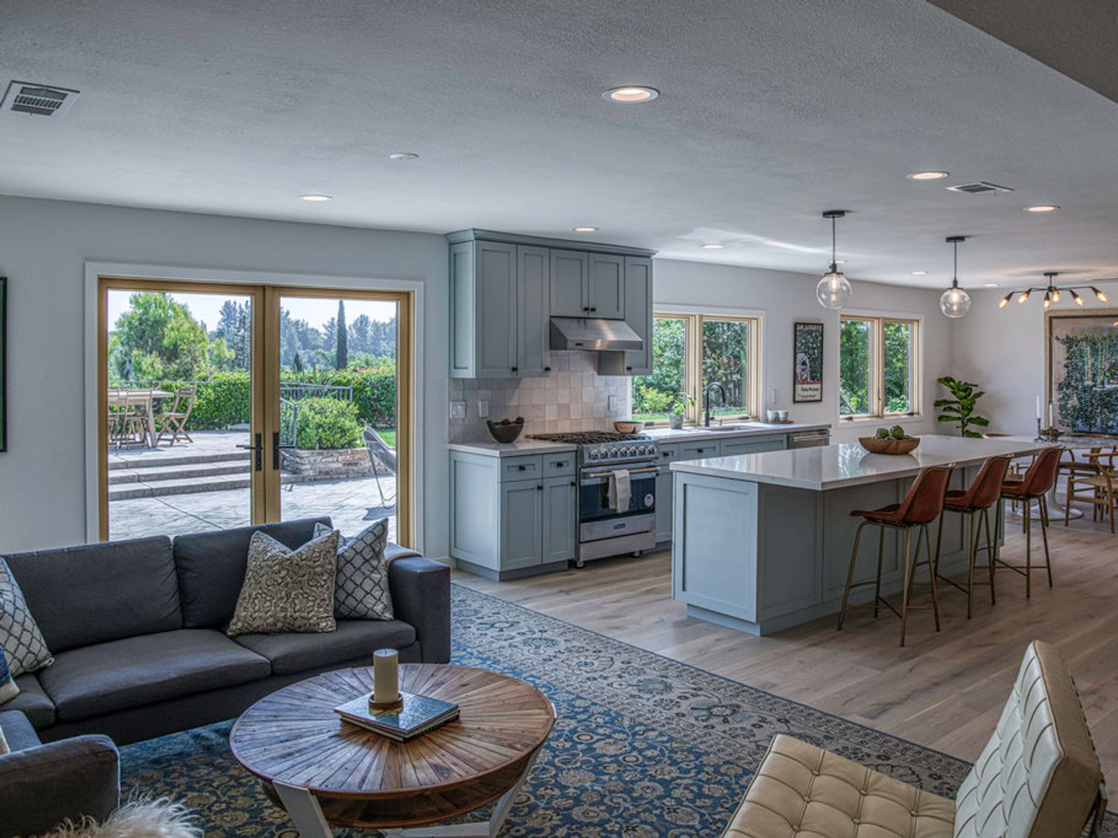 Woodland Hills / family home by Farnsworth Builders